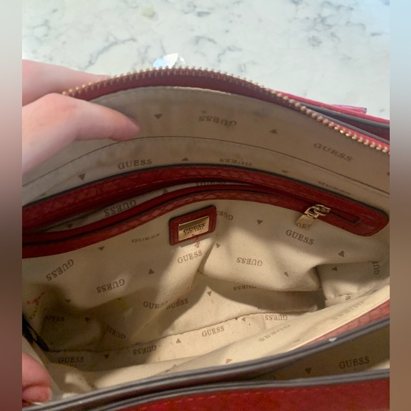 Red guess bag - Picture 7 of 7